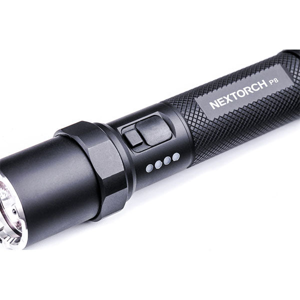 Lampe de poche LED P8, 1 300 lumens (batterie incluse)