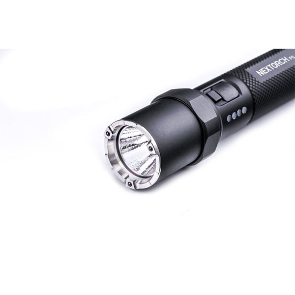 Lampe de poche LED P8, 1 300 lumens (batterie incluse)